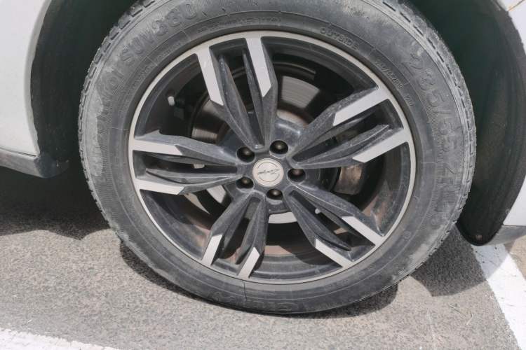 Used Zotye SR9 2017 2.0T Automatic Ultimate Dream Edition Right Front Wheel Hub