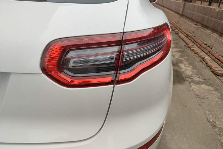 Used Zotye SR9 2017 2.0T Automatic Ultimate Edition Right Rear Taillight