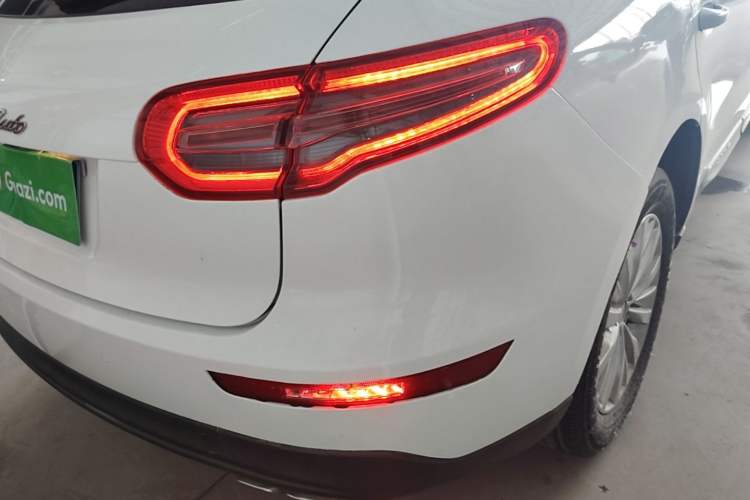 Used Zotye SR9 2017 2.0T Automatic Ultimate Edition Right Rear Taillight