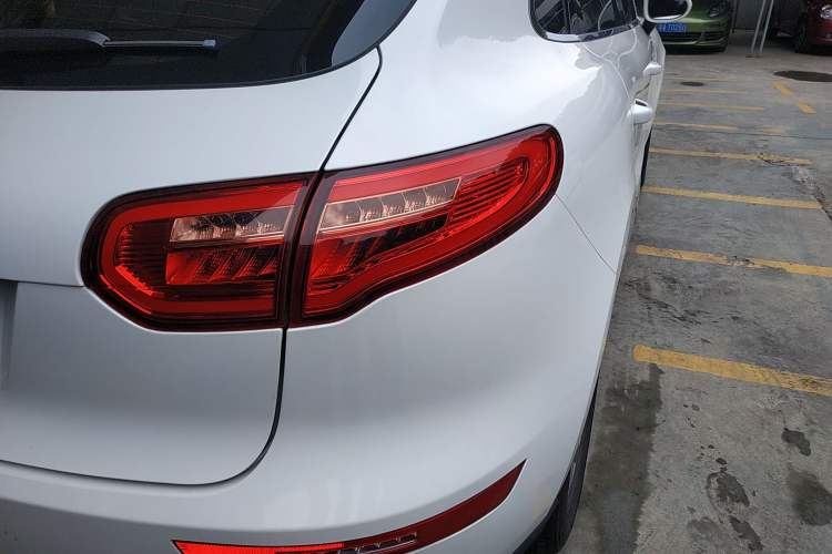Used Zotye SR9 2017 2.0T Automatic Ultimate Road Edition Right Rear Taillight