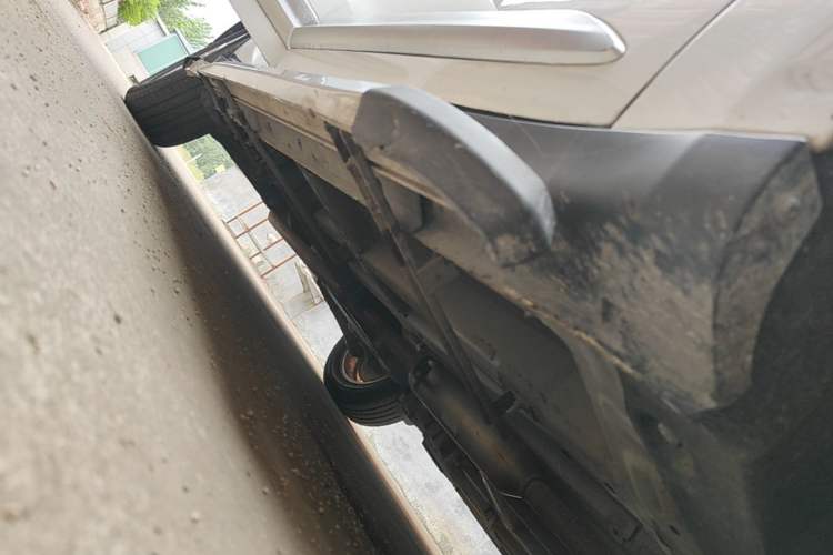 Used Zotye SR9 2017 2.0T Automatic Ultimate Edition Right Side Sill