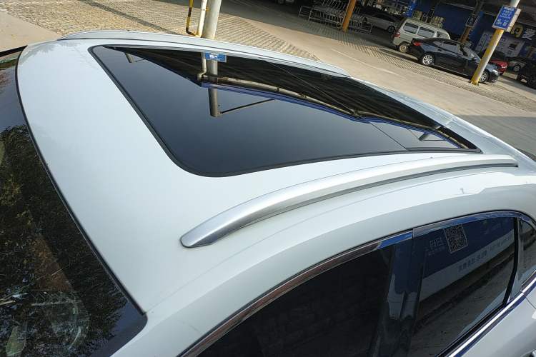 Used Zotye SR9 2017 2.0T Automatic Ultimate Edition Roof