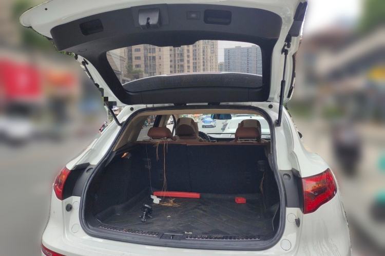 Used Zotye SR9 2017 2.0T Manual "Ultimate Light" Edition Trunk