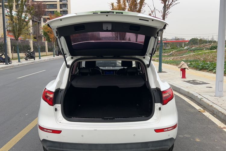 Used Zotye SR9 2017 2.0T Manual "Ultimate Road" Edition Trunk