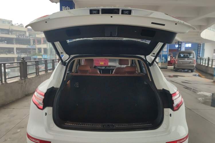 Used Zotye SR9 2017 2.0T Automatic Ultimate Edition Trunk
