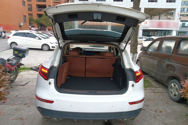 Used Zotye SR9 2017 2.0T Manual "Ultimate Light" Edition Trunk