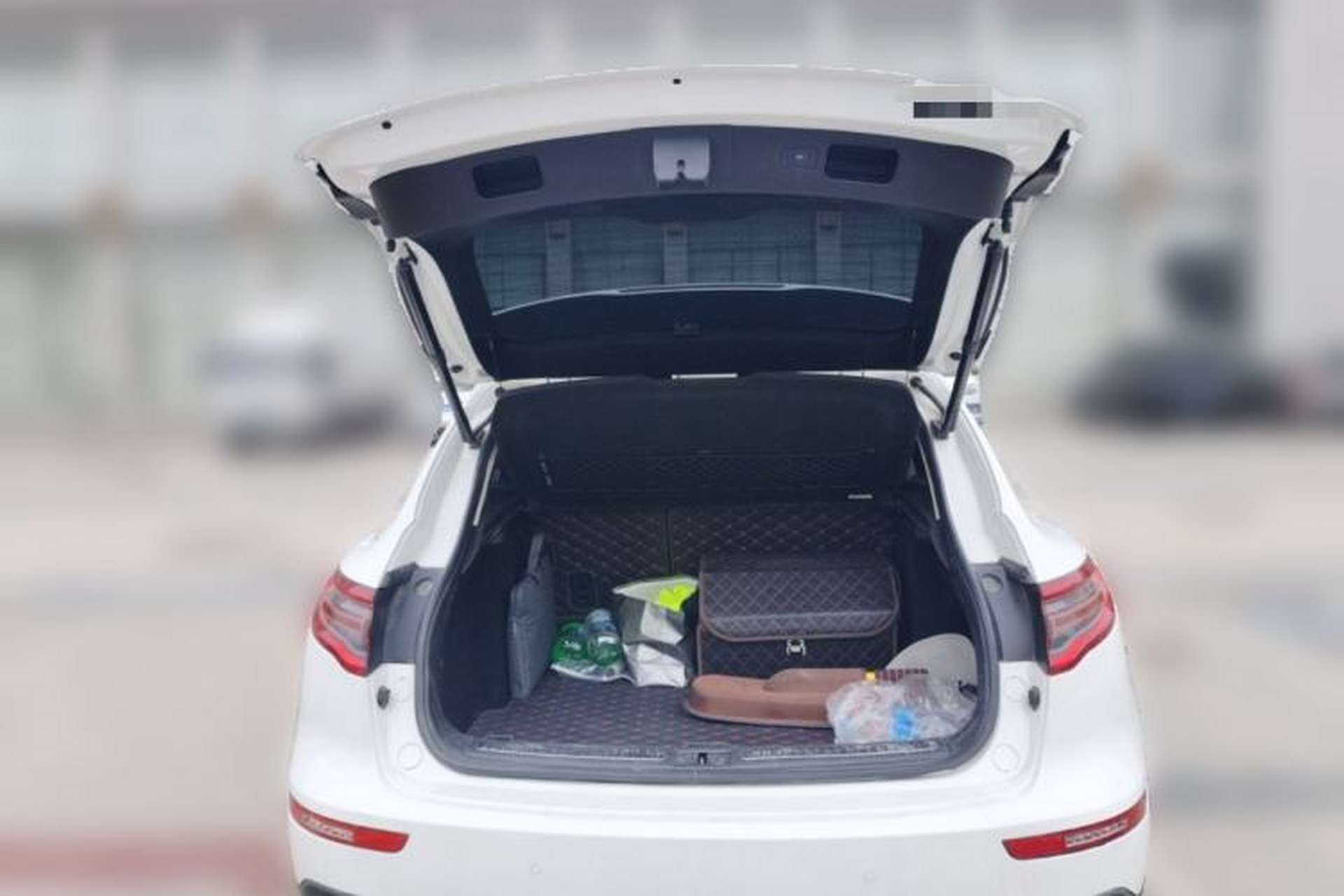 Used Zotye SR9 2017 2.0T Automatic Ultimate Edition Trunk