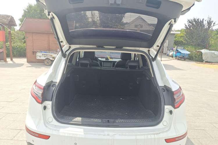 Used Zotye SR9 2017 2.0T Automatic Ultimate Edition Trunk