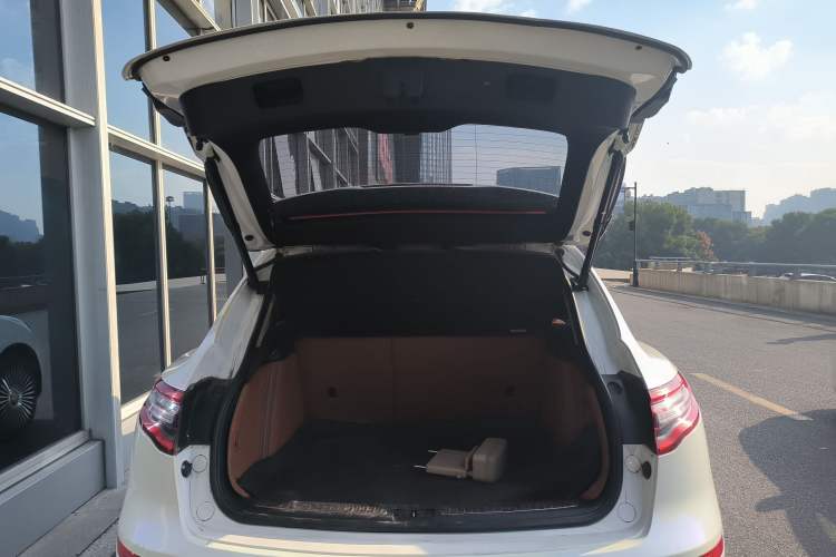 Used Zotye SR9 2017 2.0T Automatic Ultimate Edition Trunk