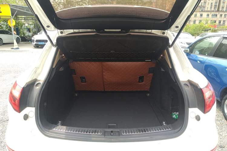 Used Zotye SR9 2017 2.0T Manual "Ultimate Road" Edition Trunk