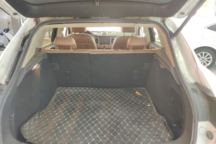 Used Zotye SR9 2017 2.0T Automatic Ultimate Edition Trunk