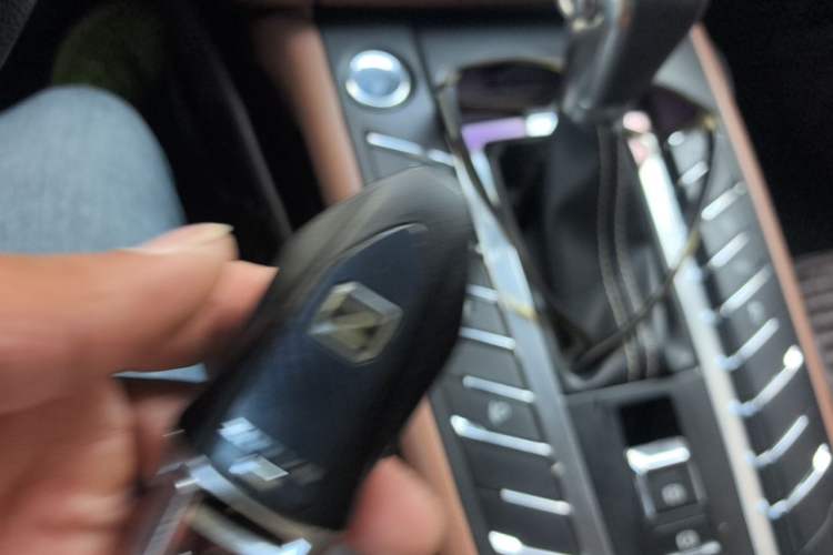 Used Zotye SR9 2017 2.0T Automatic Ultimate Road Edition Vehicle Key