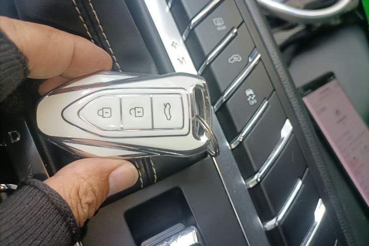 Used Zotye SR9 2017 2.0T Automatic Ultimate Light Edition Vehicle Key