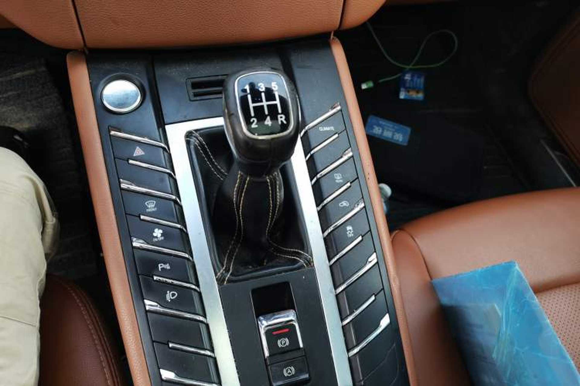 Used Zotye SR9 2017 2.0T Manual "Ultimate Light" Edition Gear Lever