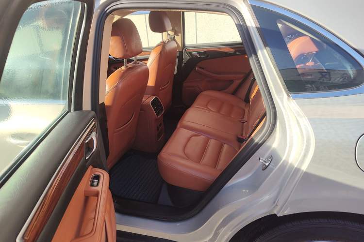 Used Zotye SR9 2017 2.0T Manual "Ultimate Light" Edition Interior 1