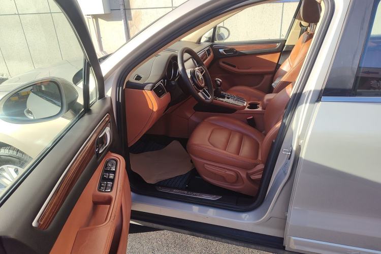 Used Zotye SR9 2017 2.0T Manual "Ultimate Light" Edition Interior 2