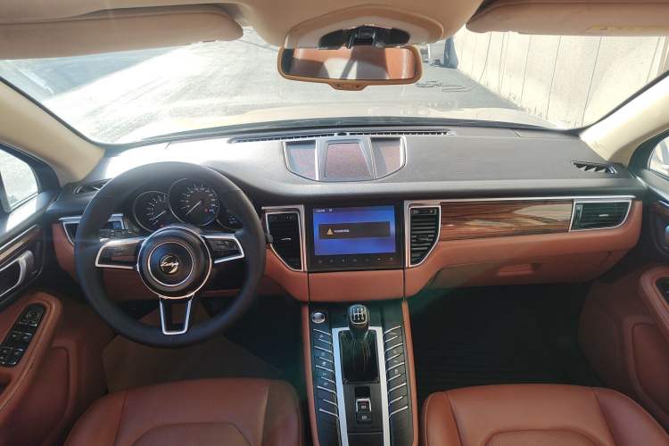 Used Zotye SR9 2017 2.0T Manual "Ultimate Light" Edition Interior 3
