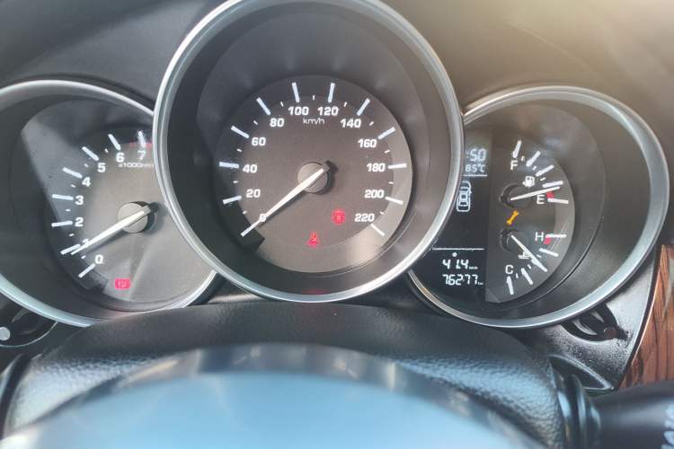Used Zotye SR9 2017 2.0T Manual "Ultimate Light" Edition Odometer Close Up