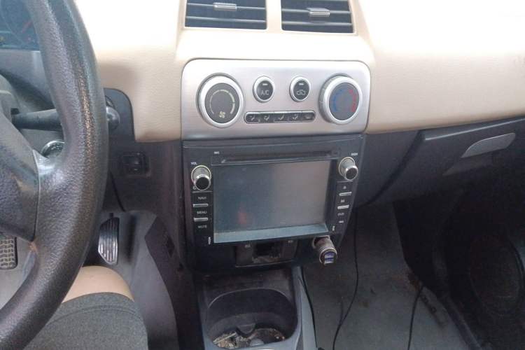 Used Zotye T200 2013 1.3L MT Urban Model Audio And AC Panel