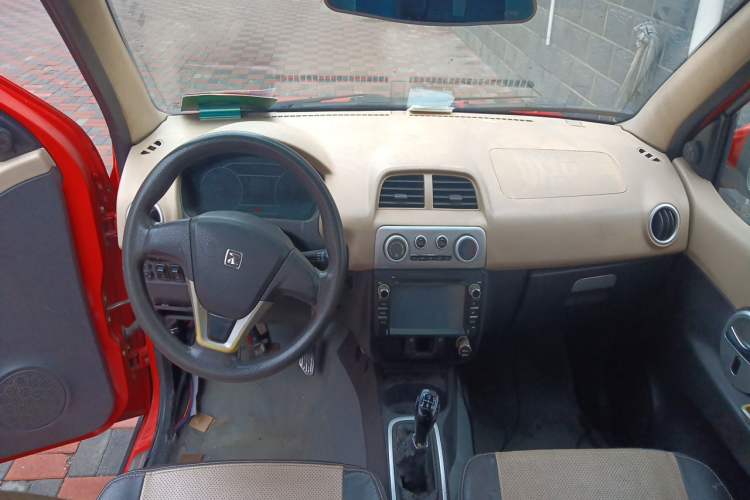 Used Zotye T200 2013 1.3L MT Urban Model Center Console