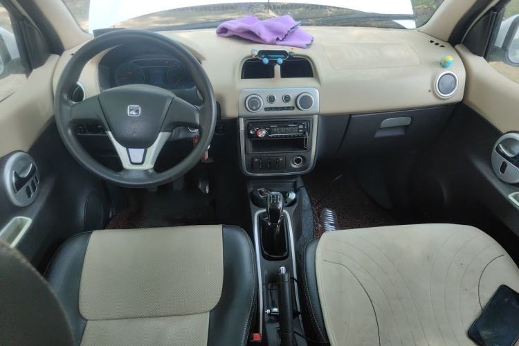 Used Zotye T200 2013 1.3L MT Urban Model Center Console