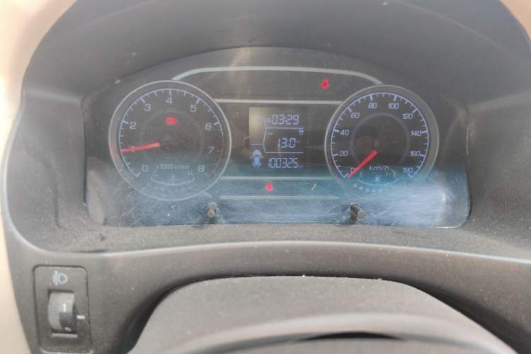 Used Zotye T200 2013 1.3L MT Urban Model Odometer Close Up