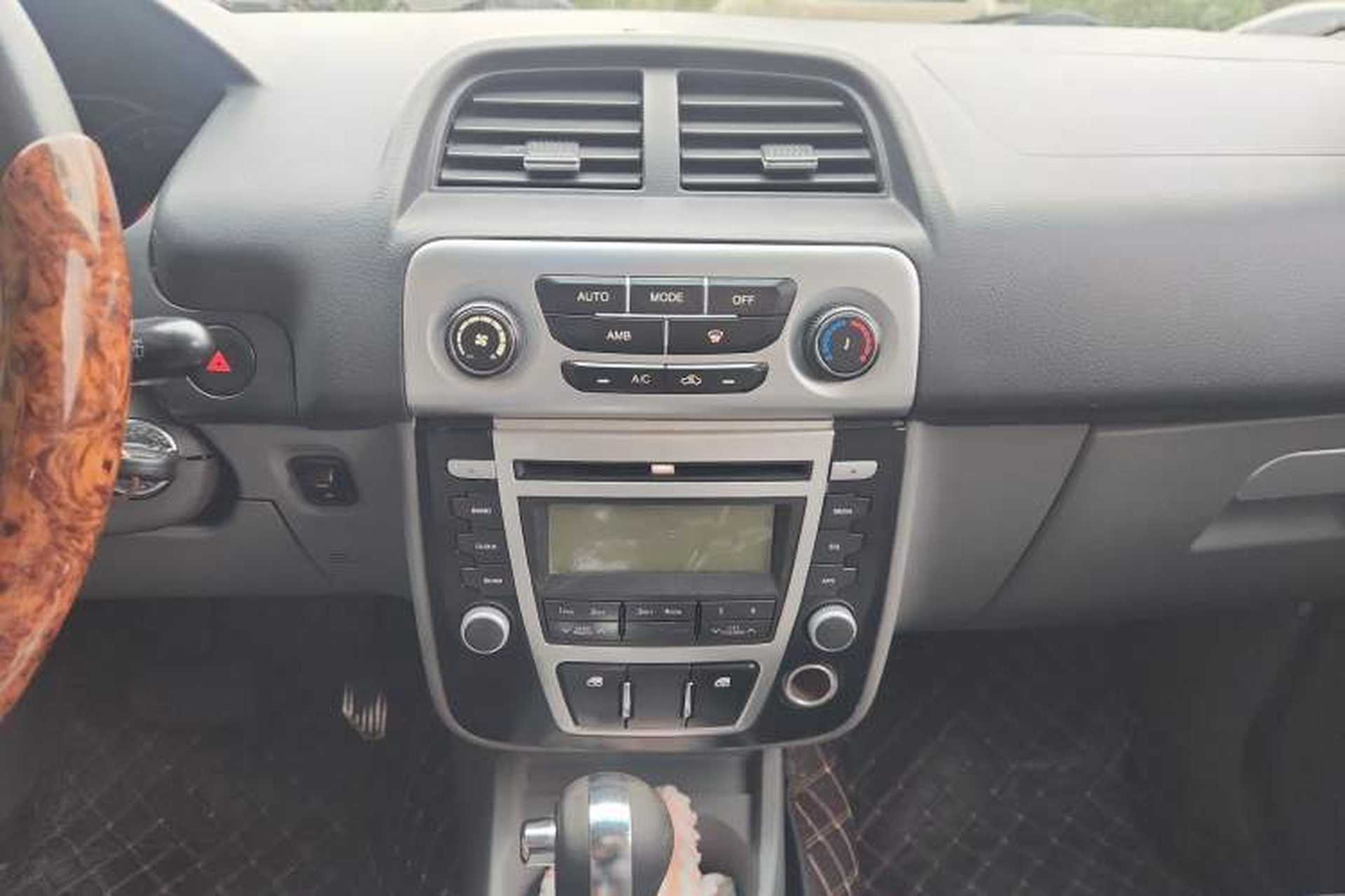 Used Zotye T200 2014 1.5L CVT Elite Version Audio And AC Panel