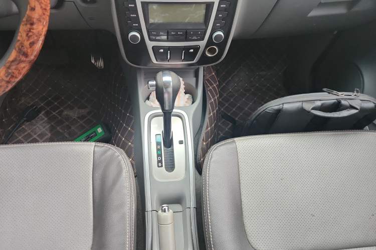 Used Zotye T200 2014 1.5L CVT Elite Version Gear Lever