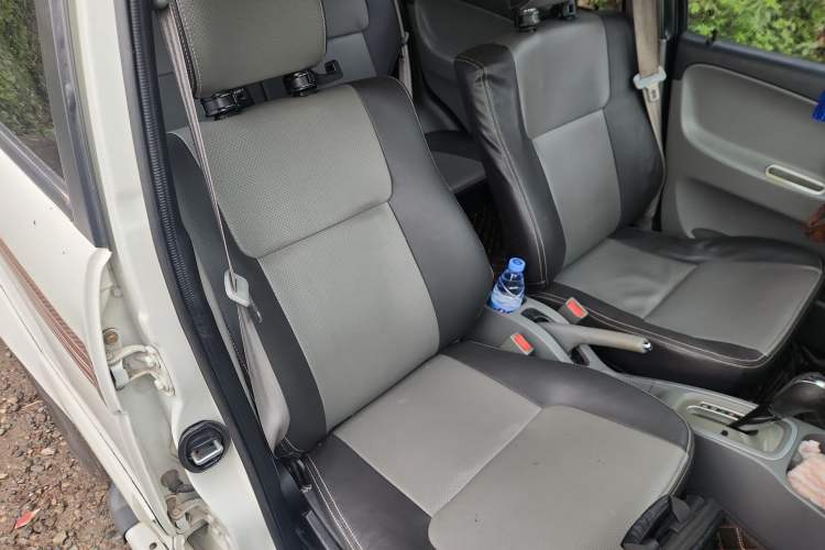 Used Zotye T200 2014 1.5L CVT Elite Version Right Front Seat