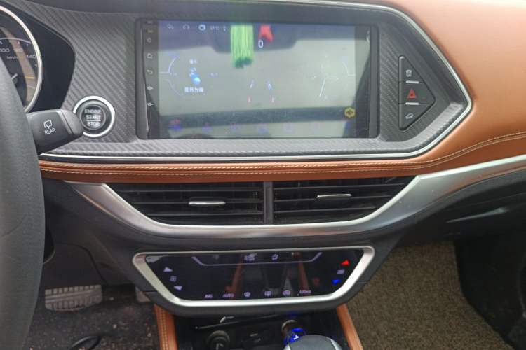 Used Zotye T300 2017 1.5T CVT Luxury Model Audio And AC Panel