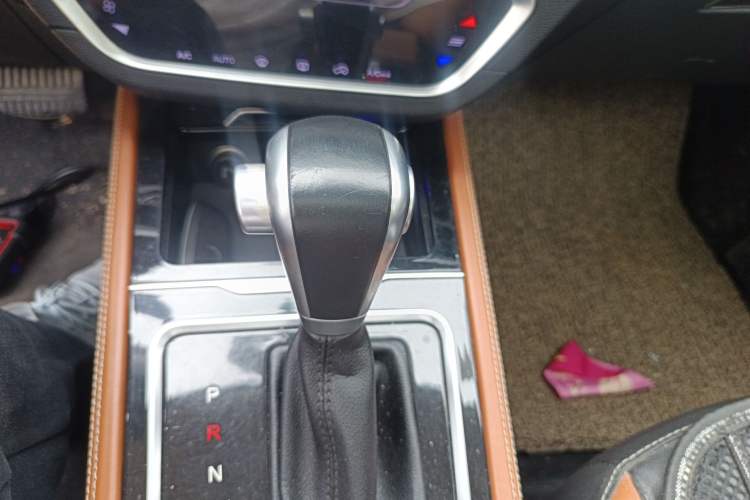 Used Zotye T300 2017 1.5T CVT Luxury Model Gear Lever
