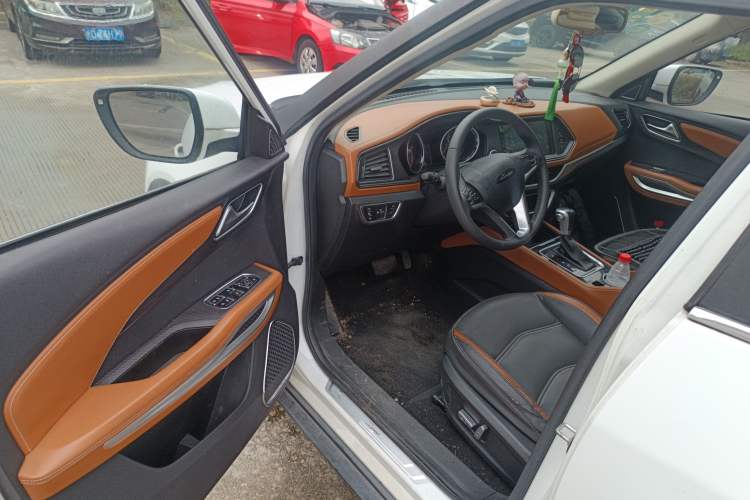 Used Zotye T300 2017 1.5T CVT Luxury Model Interior 3