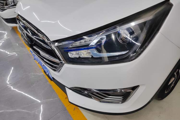 Used Zotye T300 2017 1.5L Manual Luxury Model Left Front Headlight