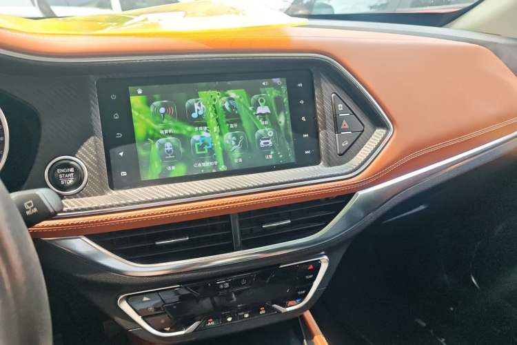 Used Zotye T300 2017 1.5T CVT Luxury Model Audio And AC Panel