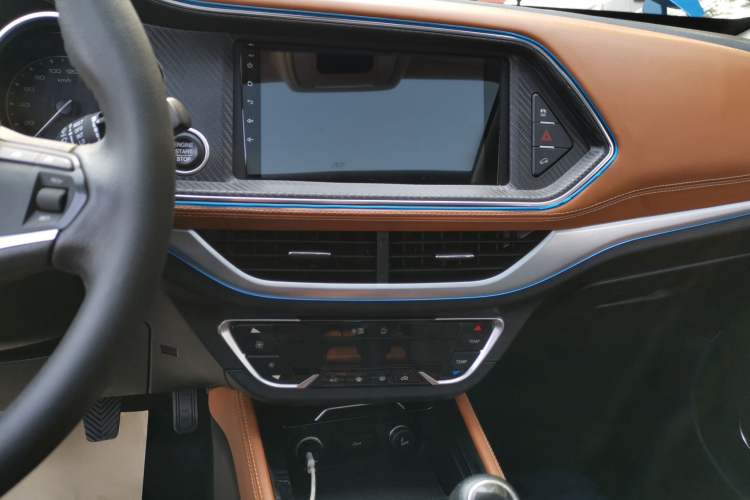 Used Zotye T300 2017 1.5L Manual Luxury Model Audio And AC Panel
