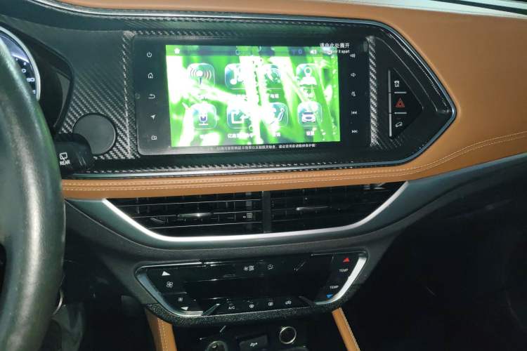 Used Zotye T300 2017 1.5T Manual Luxury Model Audio And AC Panel