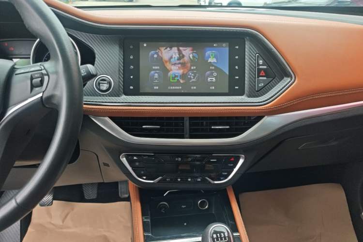 Used Zotye T300 2017 1.5T CVT Luxury Model Audio And AC Panel