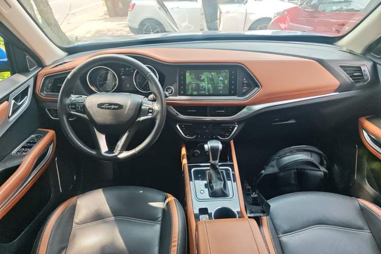 Used Zotye T300 2017 1.5T CVT Luxury Model Center Console