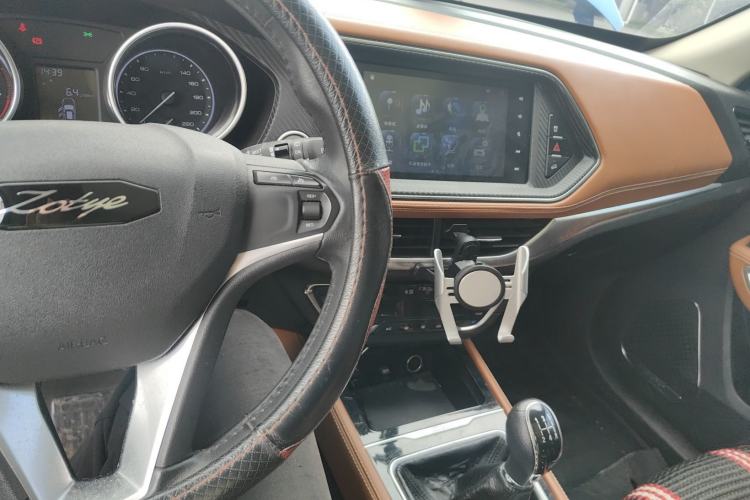 Used Zotye T300 2017 1.5L Manual Luxury Model Center Console