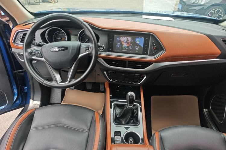 Used Zotye T300 2017 1.5T CVT Luxury Model Center Console