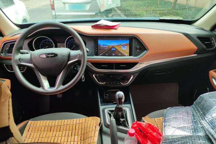 Used Zotye T300 2017 1.5L Manual Luxury Model Center Console