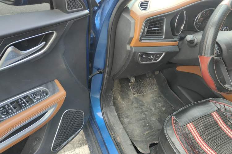 Used Zotye T300 2017 1.5L Manual Luxury Model Driver Seat