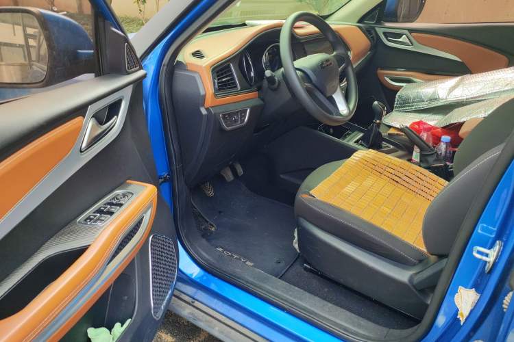 Used Zotye T300 2017 1.5L Manual Luxury Model Driver Seat