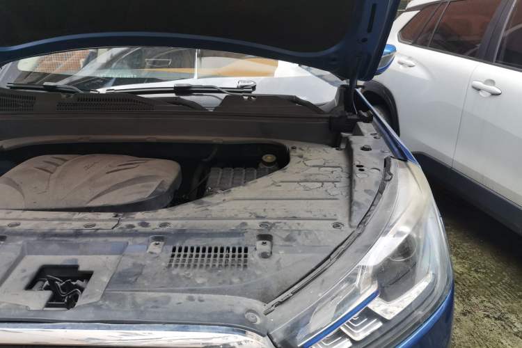 Used Zotye T300 2017 1.5L Manual Luxury Model Engine Bay Left