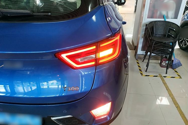 Used Zotye T300 2017 1.5L Manual Luxury Edition Two-Tone Exterior 1