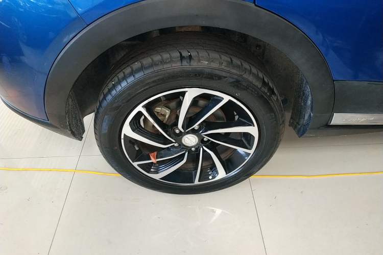 Used Zotye T300 2017 1.5L Manual Luxury Edition Two-Tone Exterior 3
