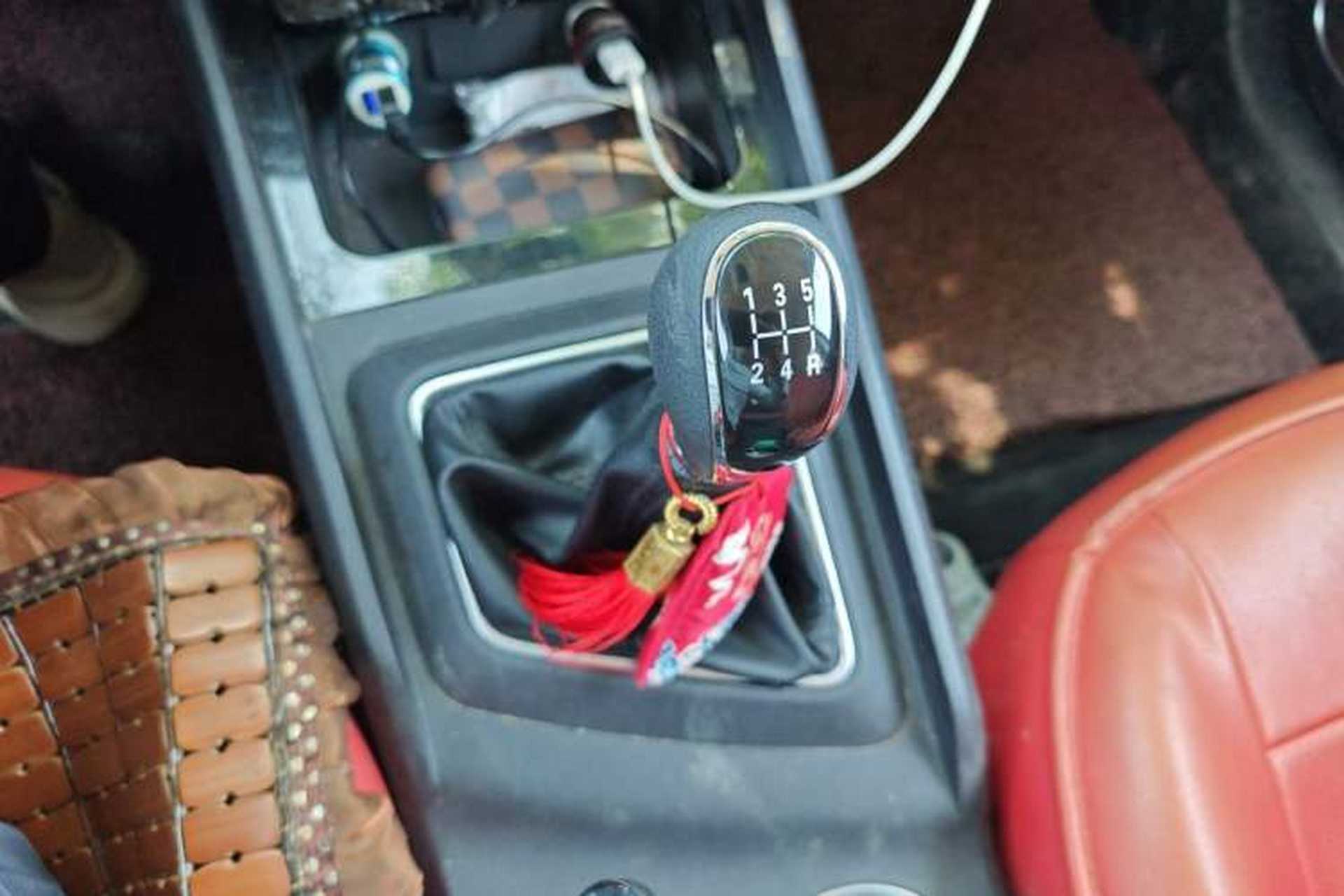 Used Zotye T300 2017 1.5L Manual Elite Model Gear Lever