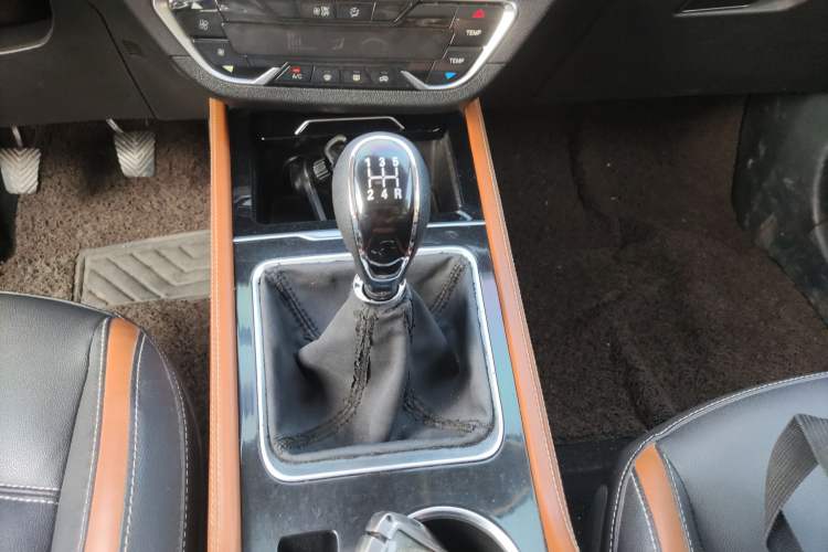 Used Zotye T300 2017 1.5L Manual Luxury Model Gear Lever