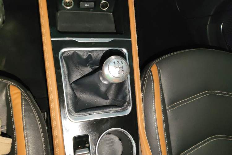 Used Zotye T300 2017 1.5T Manual Luxury Model Gear Lever