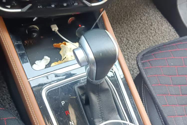 Used Zotye T300 2017 1.5T CVT Luxury Model Gear Lever